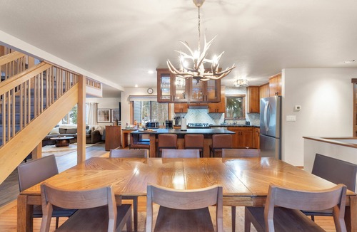 Blue River House | Chalet Ember is a luxury mountain retreat near Breckenridge designed for large groups. Enjoy a private sauna, outdoor hot tub, fire pit, and warm modern alpine interiors—perfect for ski trips, multi-family getaways, and year-round mountain escapes.