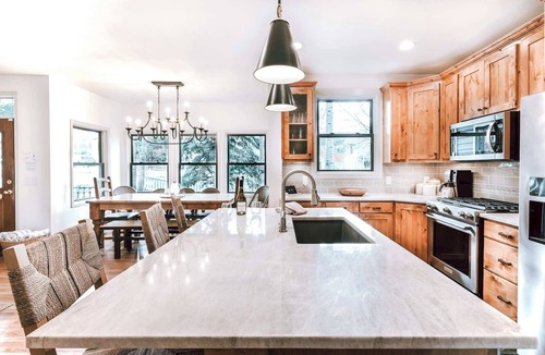 Historic District House | Chalet on French | Walk to Gondola | Heart of Town