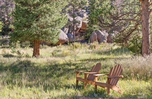 Estes Park Ski Chalet | Chalet Thulite-Hiker/climber paradise on 14 acres, mins to town, fully furnished