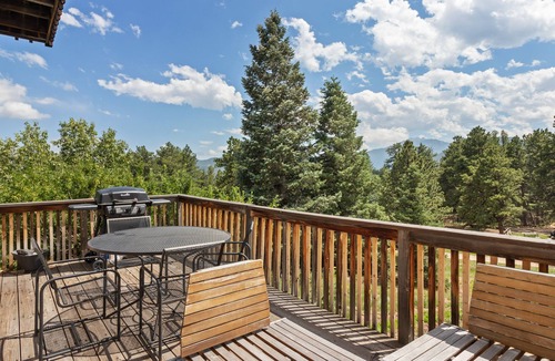 Estes Park Ski Chalet | Chalet Thulite-Hiker/climber paradise on 14 acres, mins to town, fully furnished