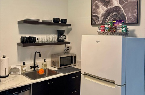 Middle River Terrace House | Charming 1-bedroom house in marvelous Fort Lauderdale with WiFi, AC, Parking