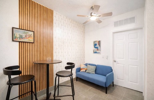 Sunrise Apartment | Charming 1-bedroom aFLL apartment near Sawgrass & Hard Rock with WiFi, AC.