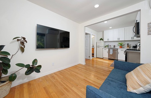 South San Gabriel House | Charming 1-bedroom house in Rosemead with WiFi and AC