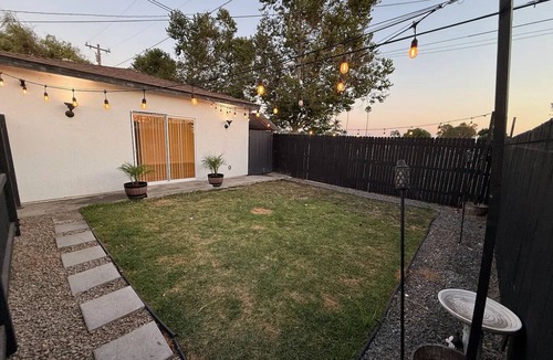 East Whittier House | Charming 1-bedroom house with AC in welcoming Whittier