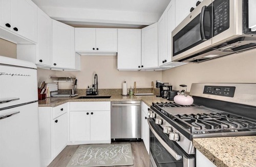 Westminster Apartment | Charming 1-bedroom studio with private entrance and backyard
