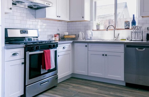 Alhambra Apartment | Charming 1BR Farmhouse + Near DTLA #TravelSGV
