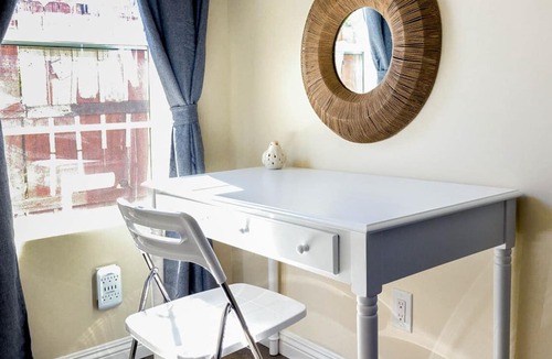 Alhambra Apartment | Charming 1BR Farmhouse + Near DTLA #TravelSGV