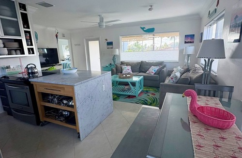 Hillsboro Beach Villa | Charming 2-bedroom villa in superb Hillsboro Beach oceanfront resort.