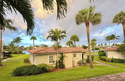 Hillsboro Beach Villa | Charming 2-bedroom villa in superb Hillsboro Beach oceanfront resort.