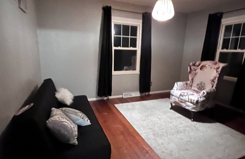 Bowling Green House | Charming 2-bedroom house just outside Bowling Green with optional Spa services