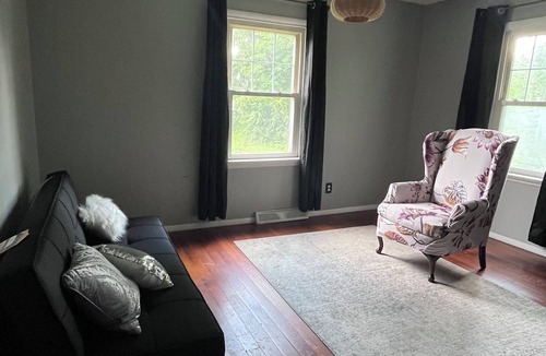 Bowling Green House | Charming 2-bedroom house just outside Bowling Green with optional Spa services