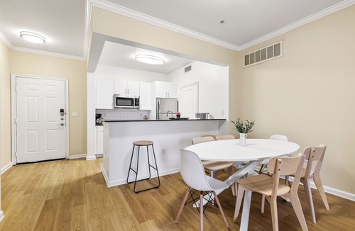 Valencia Apartment | Charming 2-bedroom apartment with fitness room, WiFi in superb Santa Clarita