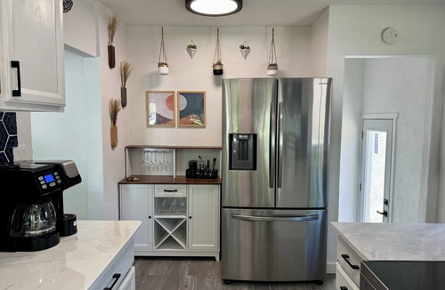 Montrose House | Charming 2-bedroom Adobe with WiFi, AC in Downtown Montrose