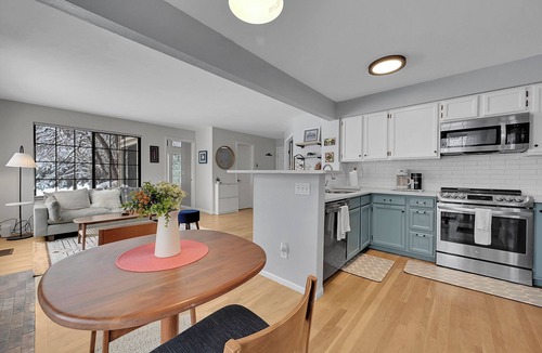 Gunbarrel Condo | Charming 2-bedroom condo near dog park, trails, breweries! 30-day minimum