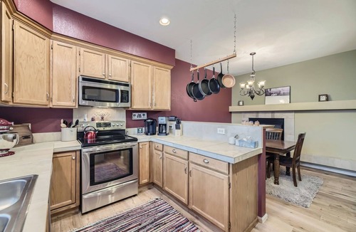 Littleton House | Charming 2-bedroom townhome Fully Furnished 60+ Day Rental