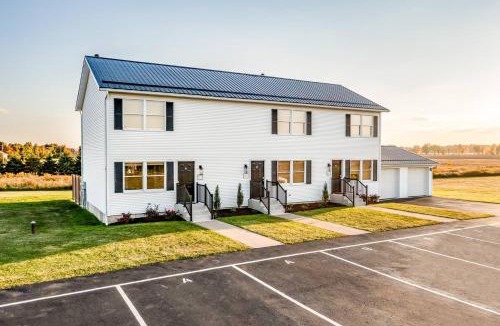 Homerville House | Charming 2BR Home w Outdoor Space & BBQ Grill
