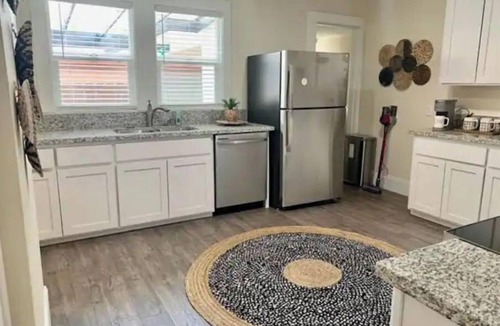 Visalia House | Charming 3 bed/2 bath home in historic district