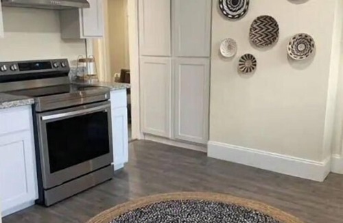 Visalia House | Charming 3 bed/2 bath home in historic district