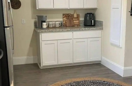 Visalia House | Charming 3 bed/2 bath home in historic district