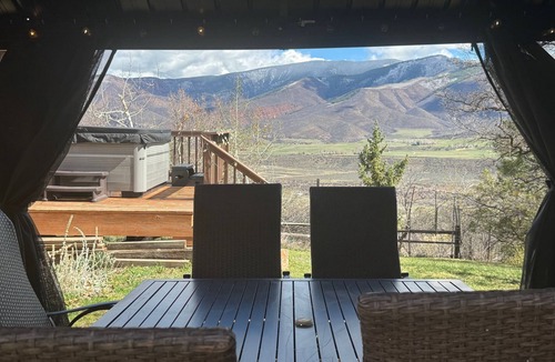 Brush Creek Village House | Charming 3 Bedroom family house with hot tub on 2 acres panoramic views