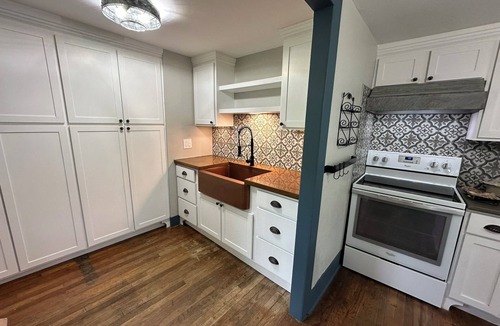 Chesterland House | Charming 3-bedroom historic house with AC and WiFi in lovely Chardon