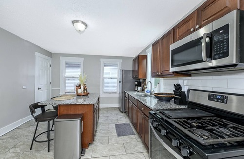 Cleveland House | Charming 3-bedroom house in Cleveland with WiFi and AC