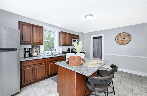 Cleveland House | Charming 3-bedroom house in Cleveland with WiFi and AC