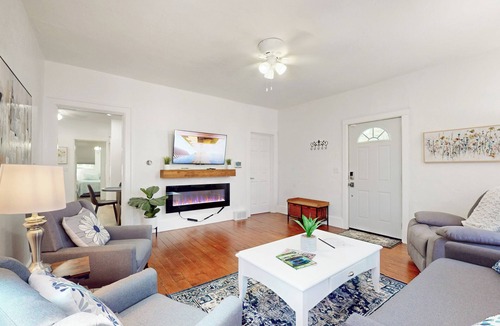 Mansfield House | Charming 3-bedroom house in Mansfield with WiFi, AC, full kitchen