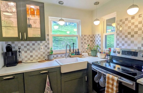 Pittsburgh House | Charming 3-bedroom Retreat in Pittsburgh