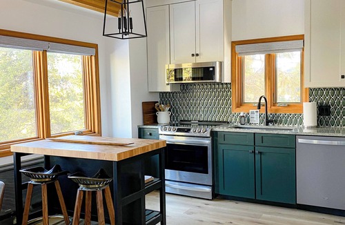 Blue River Ski Chalet | Charming 3-bedroom chalet in Blue River perfect for your getaway
