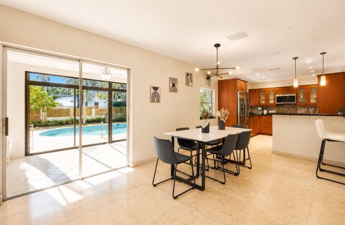 South Lake Villa | ★CHARMING 3BDR VILLA W/PRIVATE POOL & SPACIOUS BACKYARD - 20 min to FIFA!