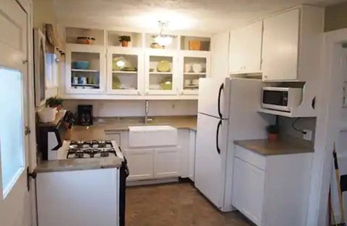 Chippewa Lake Cottage | Charming 4-bedroom cottage with WiFi and AC in Chippewa Lake