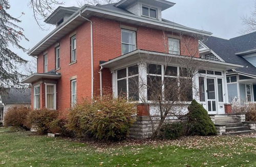 Port Clinton House | Charming 4-bedroom house with AC, WiFi in downtown Port Clinton!