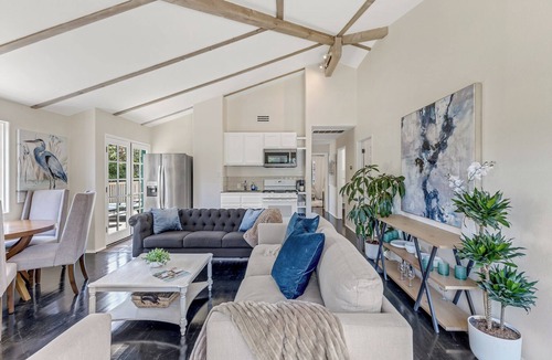 Santa Barbara Villa | Charming 4BR/3BA Getaway, Walk to Downtown Santa Barbara & Beach, Sleeps 8