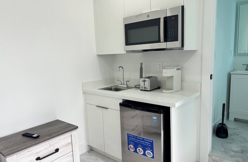 Davie House | Charming 5-bedroom house with AC and WiFi in Davie