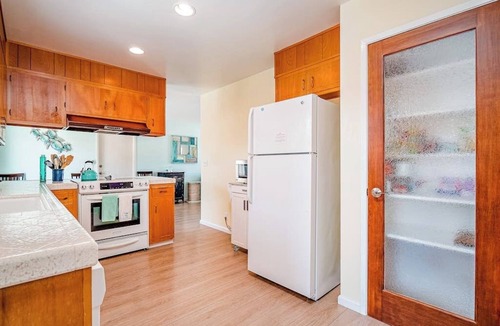 Morro Bay House | Charming Beachside Bungalow w/Light & Airy D'cor - 300 Yards to Beach