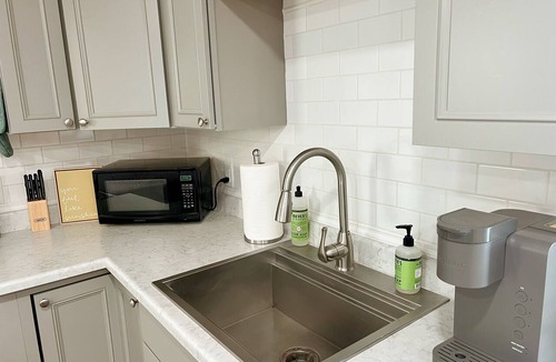 Colorado Springs Apartment | Charming Cabin steps from the beloved Mountain View Cafe