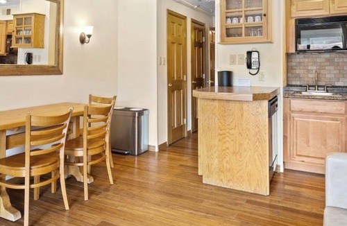 Avon Cabin | Charming Christie Lodge Resort and Spa in Vail Valley near Beaver Creek