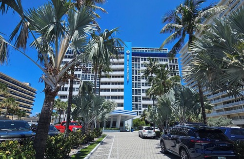 Galt Mile Condo | Charming Condo partial Oceanview at Ocean Manor Beachfront Resort w/pool