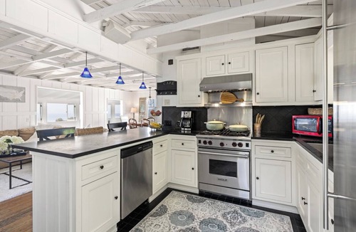 Diamond Crestview Cottage | Charming Cottage with Beautiful Ocean Views
