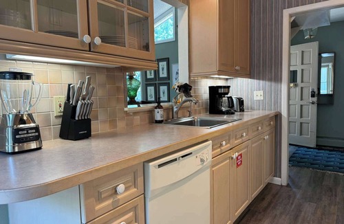 Vail Apartment | Charming Cozy Retreat: Your Home Away From Home.