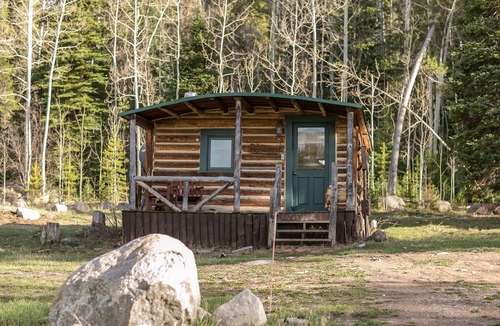 Pitkin County Cabin | Charming & Cozy Snug Cabin at Dreamy Art & Nature Retreat Center