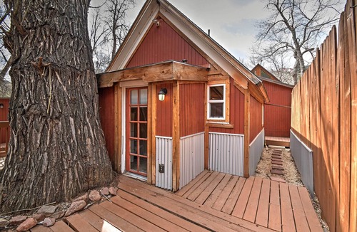 Manitou Springs Historic District Cabin | Charming Creekside Cabin Walk to Downtown Manitou – Ideal Retreat!