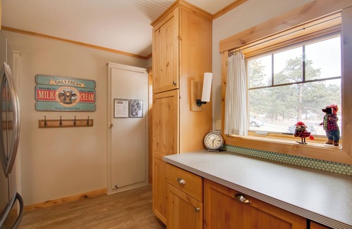 Estes Park Cabin | Charming Estes Park Cabin w/2 Private Patios!