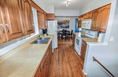Southeast House | Charming Five Bedroom Denver Home | The Pink Palace