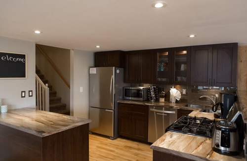 Estes Park House | Charming Hilltop Cottage Near Downtown Estes with Views A/C WIFI and Parking!