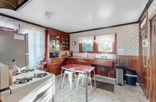 Downtown Apartment | Charming Historic 3-Bedroom Home Just One Block from Humboldt Bay – Walk to Shops & Restaurants