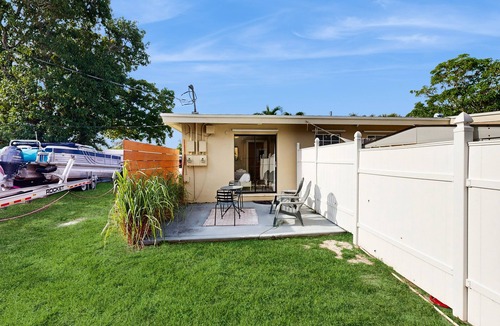 Middle River Terrace House | Charming Home - Enclosed Yard, Fully Equipped Kitchen & Great Location