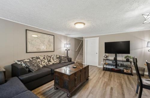 Uniontown House | Charming Home Minutes from Portage Lakes
