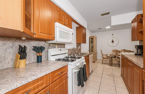 Hallandale Beach House | Charming home 12min to the Beach
